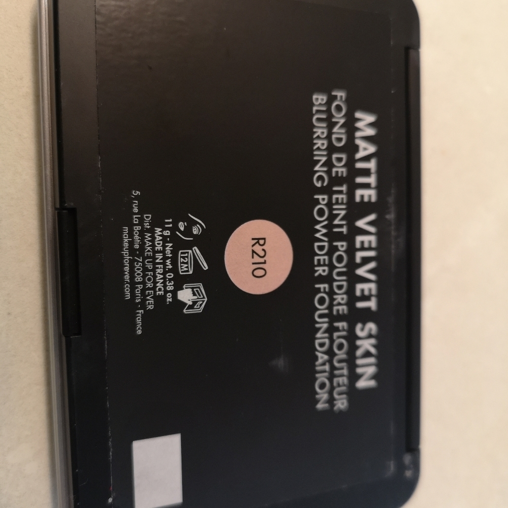 Make Up Forever - Matte Velvet Skin R210 - Picture 3 of 4